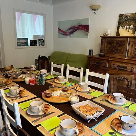 Maison D'Hotes L'Escale Du Loup Blanc Maringes エクステリア 写真