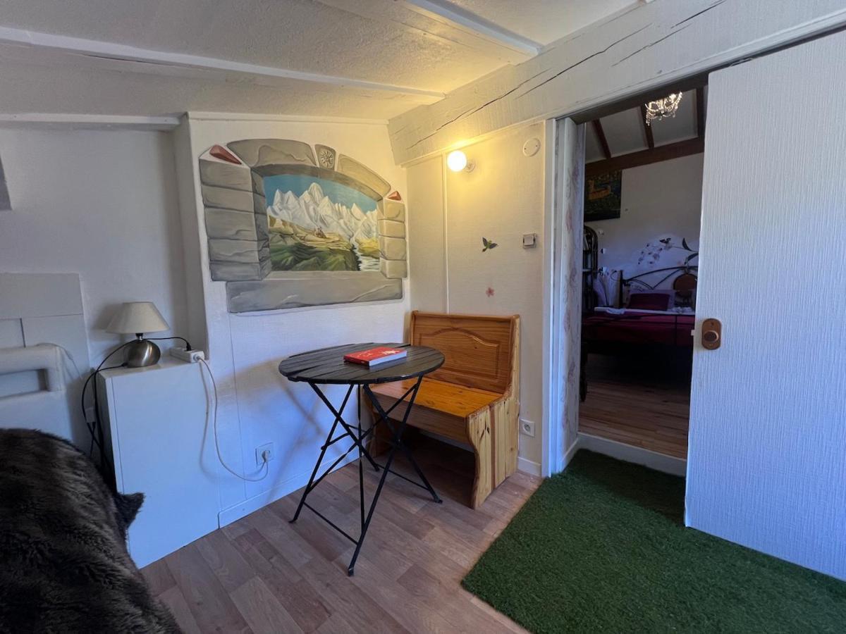 Maison D'Hotes L'Escale Du Loup Blanc Maringes エクステリア 写真