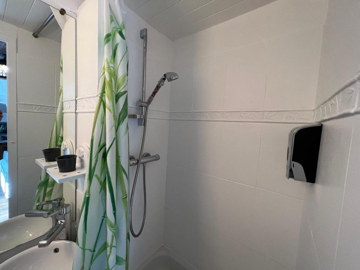 Maison D'Hotes L'Escale Du Loup Blanc Maringes エクステリア 写真