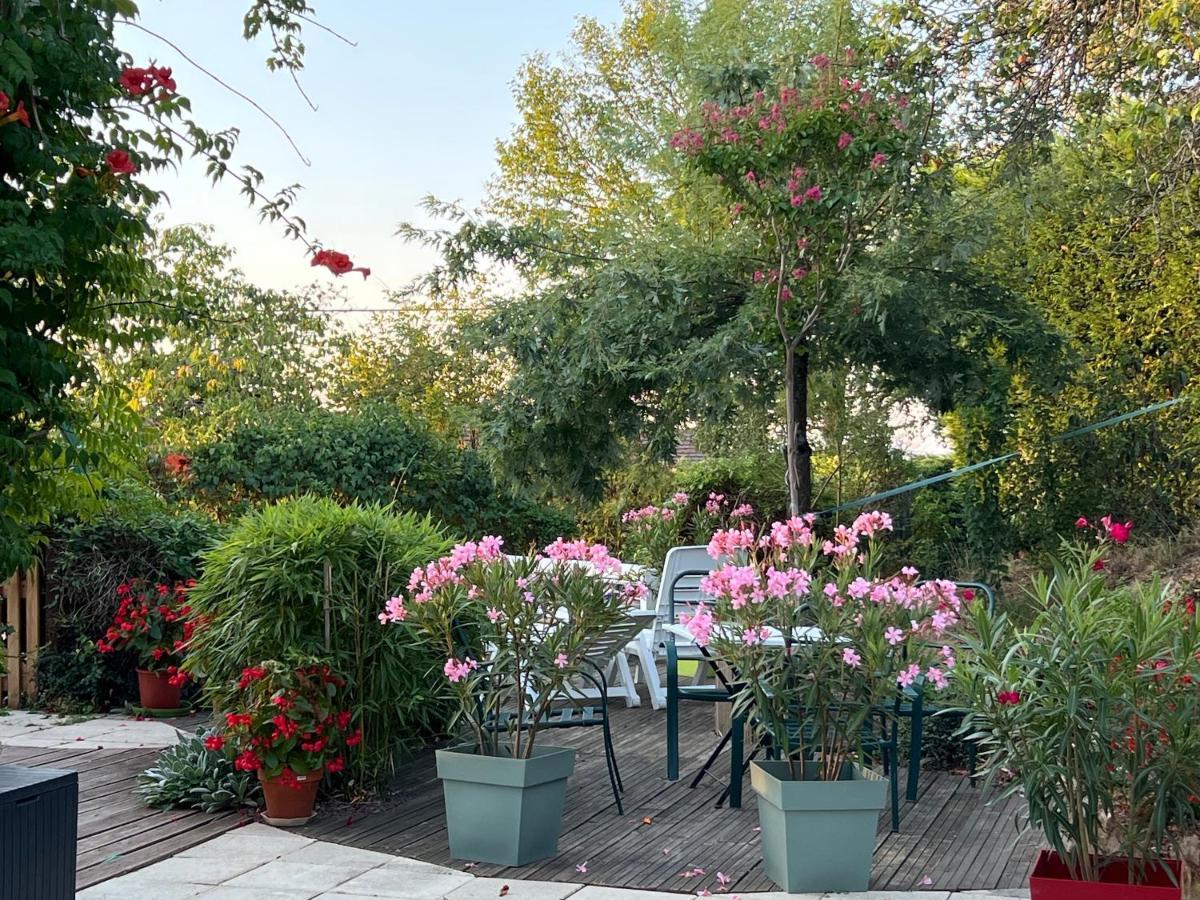 Maison D'Hotes L'Escale Du Loup Blanc Maringes エクステリア 写真